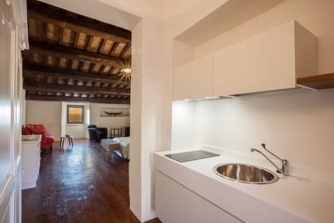 Economy Double or Twin Room | Private kitchen | Stovetop, electric kettle, cookware/dishes/utensils