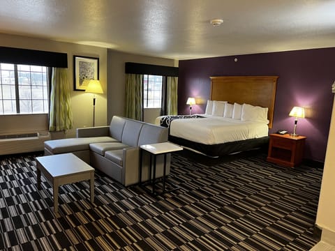 Deluxe Suite, 1 King Bed, Non Smoking | Premium bedding, down comforters, pillowtop beds, individually furnished