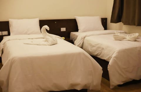Classic Twin Room, 2 Twin Beds, Non Smoking | Egyptian cotton sheets, premium bedding, memory foam beds, minibar