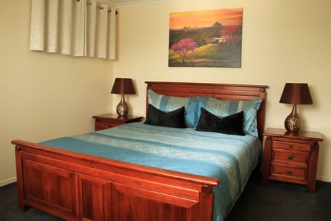 Luxury Cottage, 1 Bedroom, Mountain View | 1 bedroom, Egyptian cotton sheets, premium bedding, down comforters