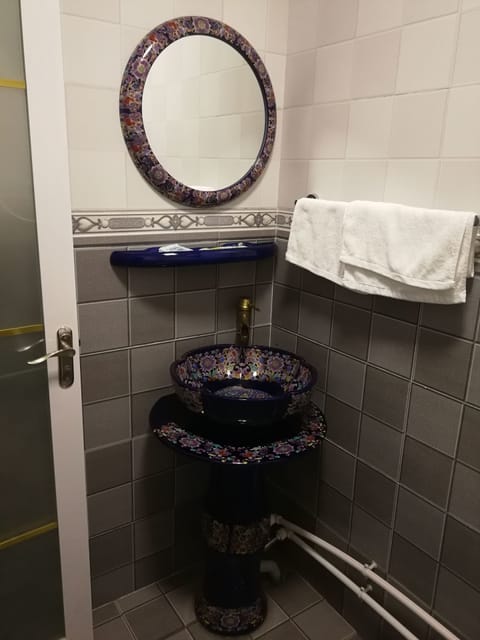 Triple Room | Bathroom sink