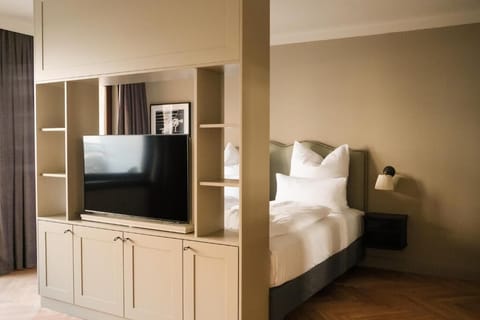 Superior Suite | Premium bedding, minibar, in-room safe, desk