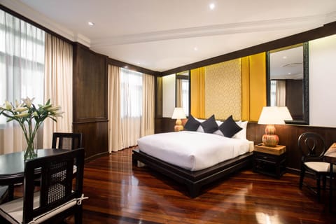 Grand Suite, 1 King Bed, Non Smoking | Premium bedding, pillowtop beds, in-room safe, individually decorated