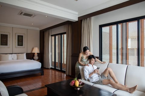 Grand Suite, 1 King Bed, Non Smoking | Living area | Smart TV