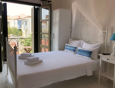 Deluxe Double or Twin Room, Balcony | Egyptian cotton sheets, soundproofing, free WiFi, bed sheets