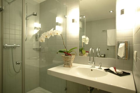 Standard Double Room | Bathroom | Shower, free toiletries, hair dryer, slippers