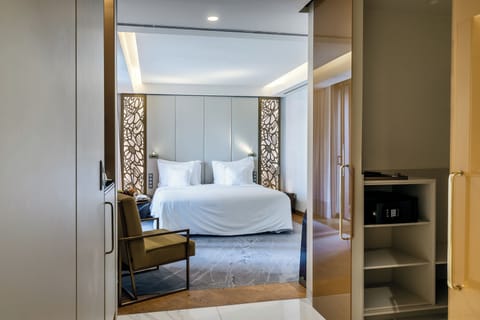 Avenue Room | Premium bedding, minibar, in-room safe, individually decorated