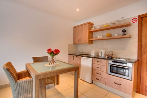 Luxury Suite | Private kitchenette | Fridge, oven, stovetop, coffee/tea maker