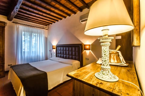 Standard Double Room, 1 Queen Bed, Non Smoking | Desk, cribs/infant beds, rollaway beds, free WiFi