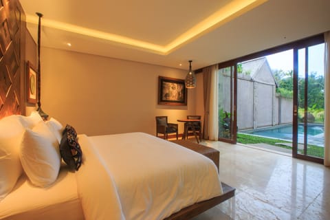 Two-Bedrooms Infinity Lap Pool Villa | Minibar, in-room safe, desk, blackout drapes