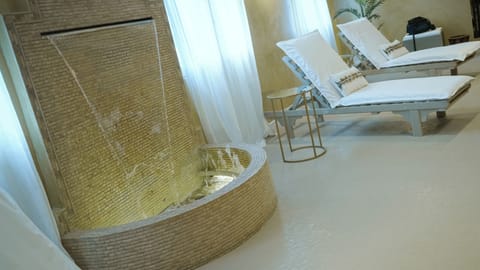 Sauna, spa tub, steam room, 1 treatment room, massages