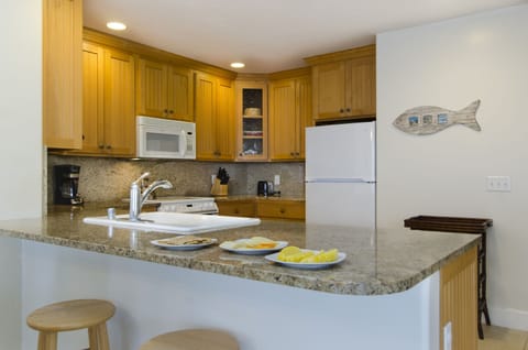 Large Kitchen area w/all modern appliances