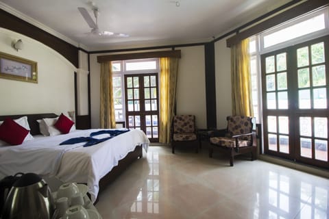 Deluxe Double Room | In-room safe, desk, free WiFi, bed sheets