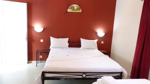 Standard Double Room Single Use, Non Smoking | Premium bedding, in-room safe, individually furnished, desk