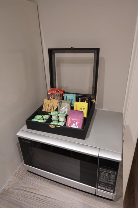 1 bedroom, Egyptian cotton sheets, premium bedding, Select Comfort beds