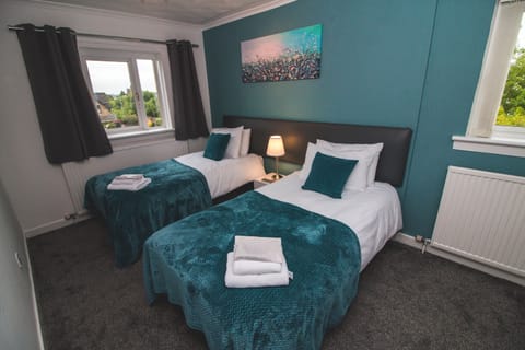 Standard Twin Room | Desk, iron/ironing board, free WiFi, bed sheets