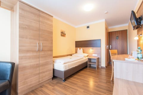 Single Room | Hypo-allergenic bedding, in-room safe, desk, blackout drapes