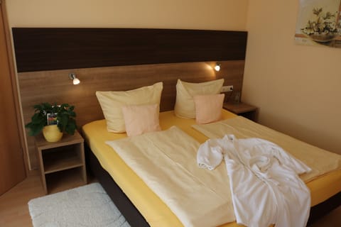 Comfort Double Room | Hypo-allergenic bedding, in-room safe, desk, blackout drapes