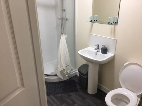 Standard Double Room, Ensuite | Bathroom