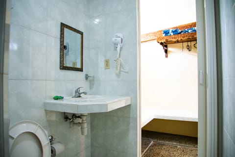 Comfort Room, Non Smoking | Bathroom | Shower, free toiletries, hair dryer