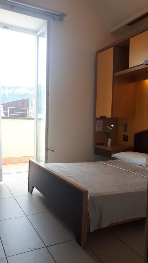 Standard Double Room | In-room safe, soundproofing, iron/ironing board, free WiFi