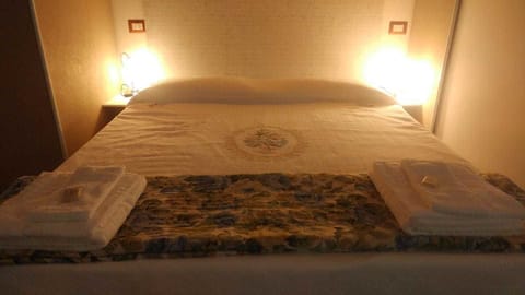 Double Room, Private Bathroom | Desk, iron/ironing board, free WiFi, bed sheets