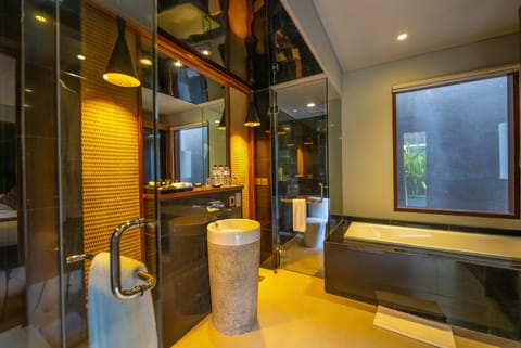 Separate tub and shower, deep soaking tub, free toiletries, bathrobes
