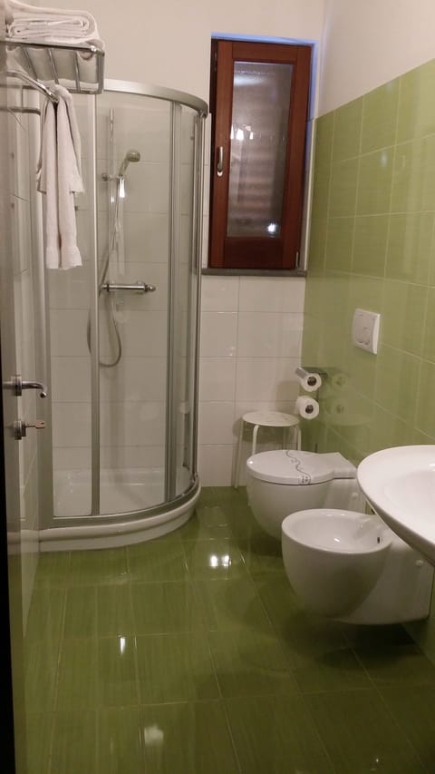 Superior Double or Twin Room, Sea View | Bathroom | Shower, free toiletries, hair dryer, bidet