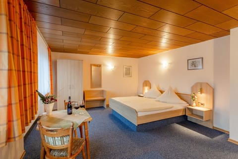 Comfort Double Room | Desk, blackout drapes, iron/ironing board, free WiFi