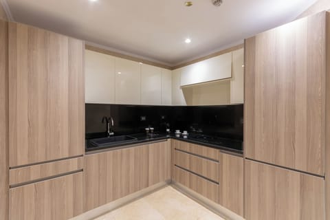 Suite (Ambassador Suite) | Private kitchen | Electric kettle