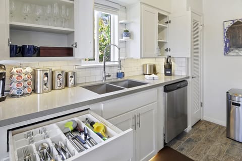 A minimalist kitchen designed for cooking enthusiasts.