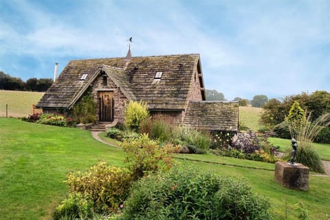 Coach House - a romantic, studio conversion in stunning grounds
