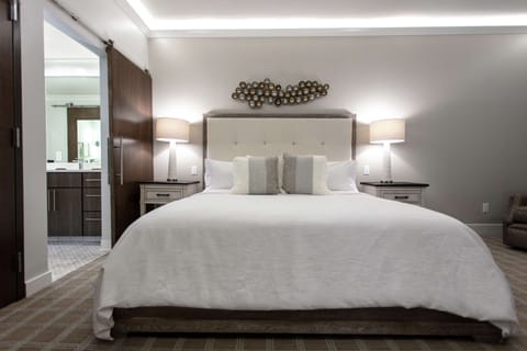 Presidential Suite, 1 King Bed | In-room safe, desk, blackout drapes, iron/ironing board