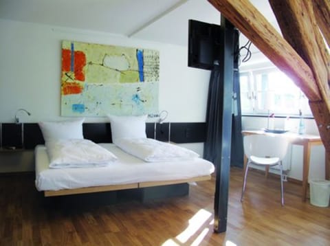 Desk, free WiFi, bed sheets