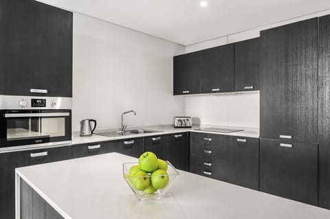 Dishwasher, coffee/tea maker, eco-friendly cleaning products