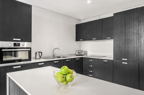 Dishwasher, coffee/tea maker, eco-friendly cleaning products