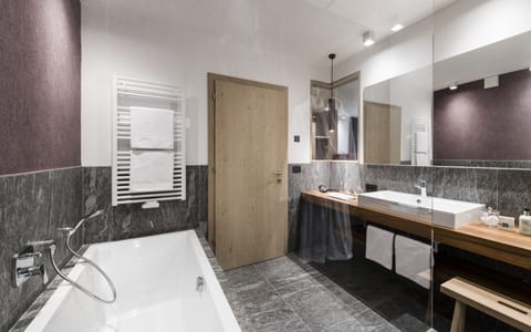 Apartment, Mountain View | Bathroom | Free toiletries, hair dryer, bathrobes, slippers
