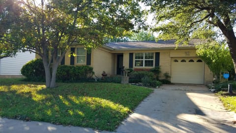 Front view, located at 1918 La Porte Drive, Waco TX. Near Lake Waco, shops, etc.