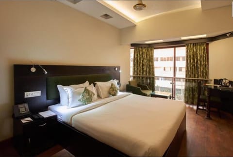 Superior Room | Egyptian cotton sheets, premium bedding, minibar, in-room safe