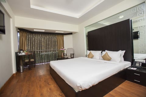 Club Room | Egyptian cotton sheets, premium bedding, minibar, in-room safe