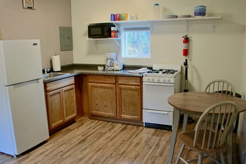 Family Cabin, Multiple Beds, Non Smoking | Private kitchen | Fridge, microwave, oven, stovetop