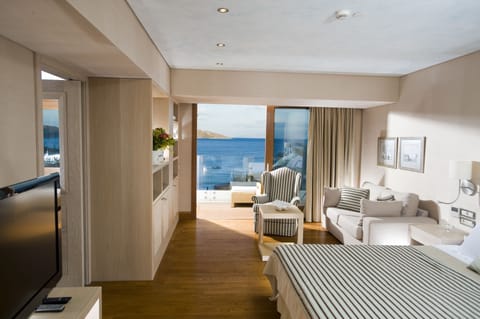 Deluxe Suite, Sea View | 1 bedroom, hypo-allergenic bedding, minibar, in-room safe