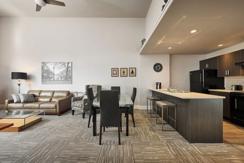 Executive Penthouse, 1 King Bed, Non Smoking | Living area | 42-inch flat-screen TV with cable channels, Smart TV, Netflix