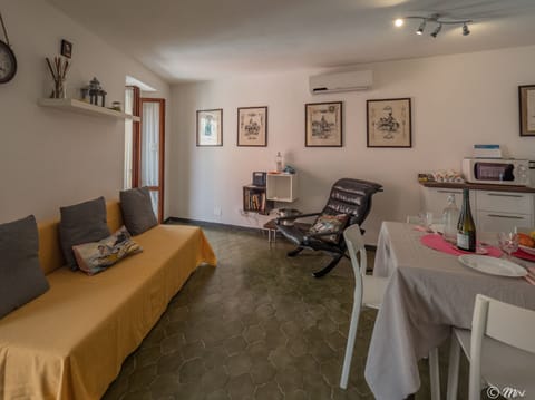 Apartment, 2 Bedrooms | Living area