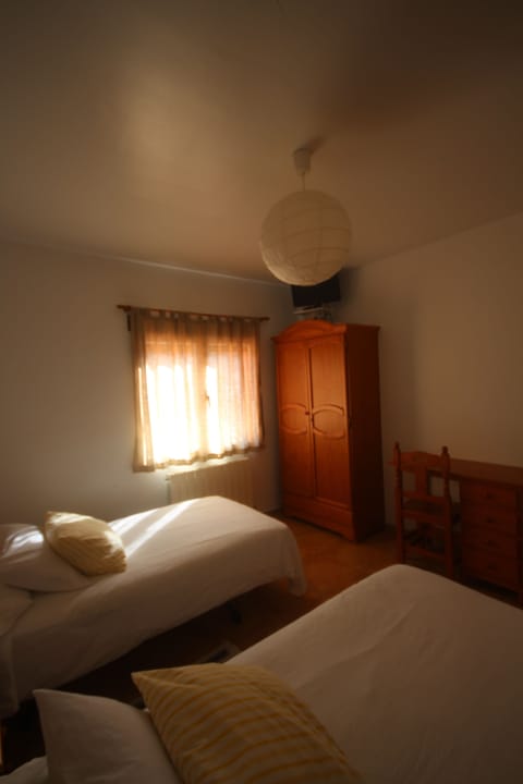 Standard Double Room | Bed sheets, wheelchair access