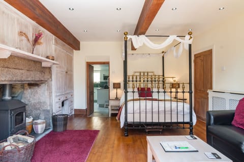 Double Room, Ensuite (Dart Studio) | Premium bedding, pillowtop beds, individually decorated