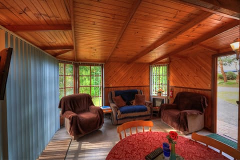 Family Cottage (Bayside Cabin) | Living area | Flat-screen TV, DVD player