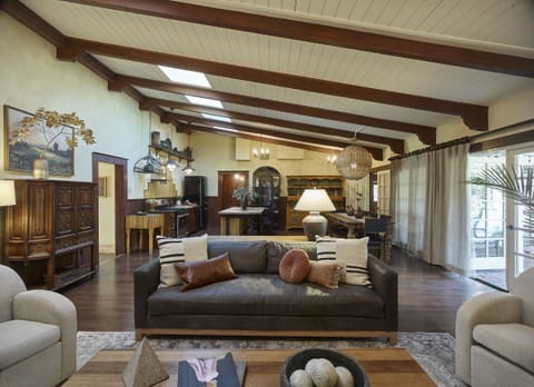 Spacious living room