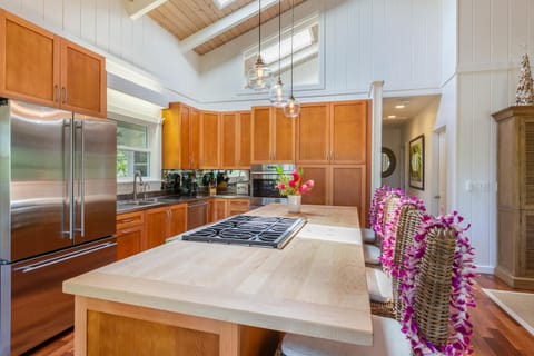 Kitchen w/Wolf Range/Oven - Beautiful, large, fully stocked kitchen