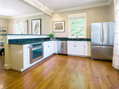 Middleburg Cottage | Private kitchen